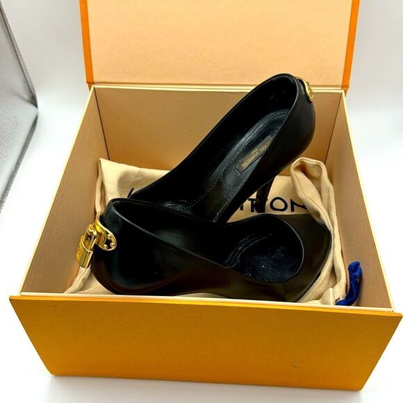 LOUIS VUITTON PATENT GOLD LOCK PLATFORM PEEP TOE PUMPS WITH BOX & DUSTBAG - Picture 2 of 14